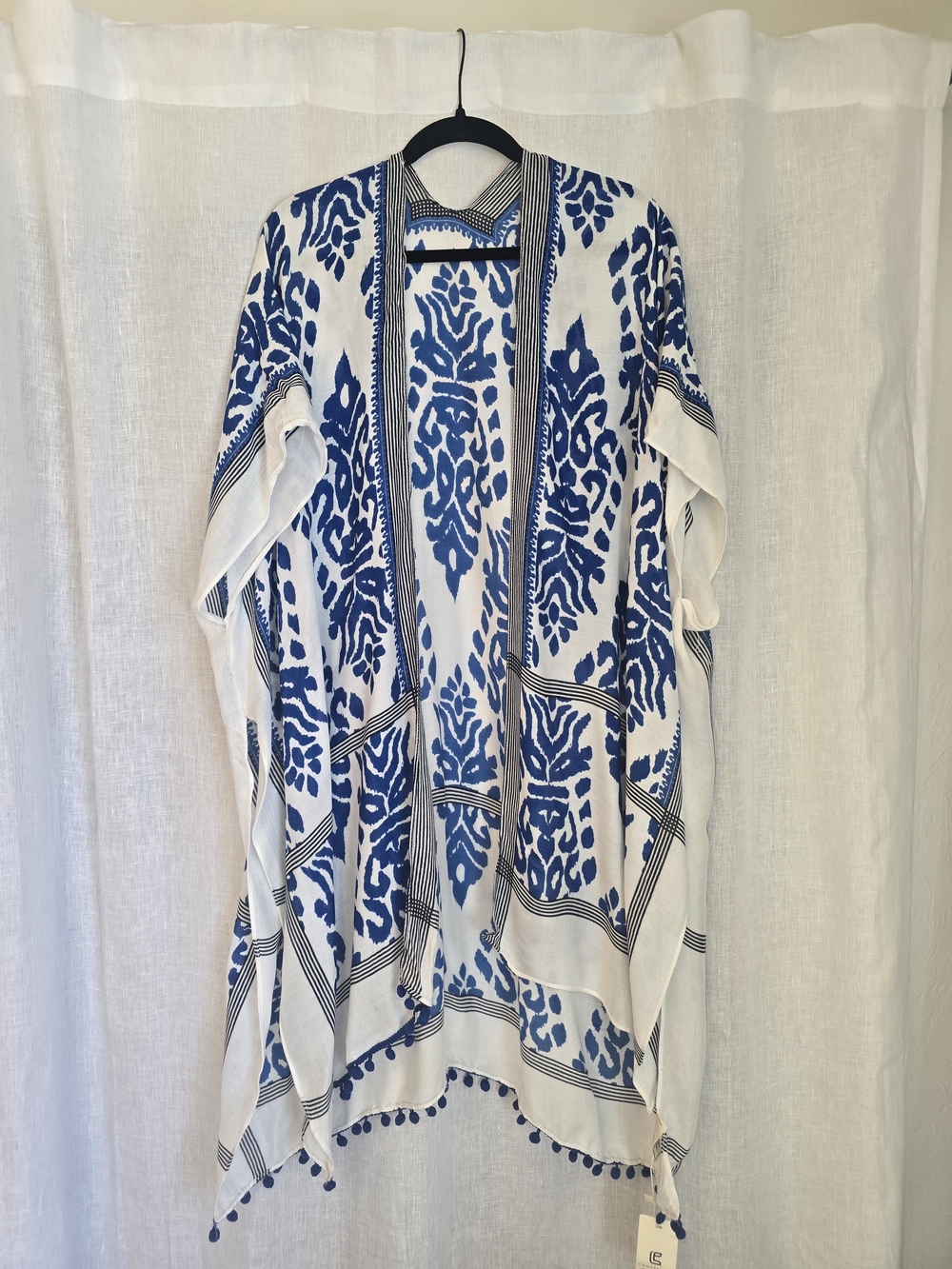 Comfy Luxe Blue & White Printed Kimono Or Cover-Up